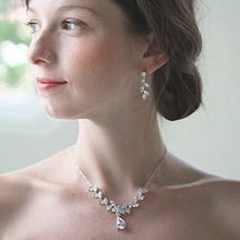 画像をギャラリービューアに読み込む, ブライダル ウエディングアクセサリ− パーティーにも ウエディングピアス イヤリング【リーフモチーフ】