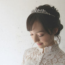 画像をギャラリービューアに読み込む, ティアラ ブライダル ウエディングティアラ ウエディングアクセサリーとsetも有ります 【蔓草とお花ティアラ】