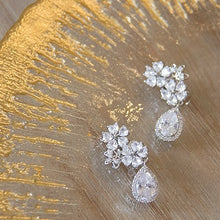 画像をギャラリービューアに読み込む, キラキラ美しいウエディングアクセサリー ブライダル ピアス/イヤリング品質良い【フルールブーケ 単品】