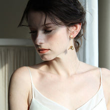 画像をギャラリービューアに読み込む, 揺れるビンテージなフラワーパーツ コットンパール ウエディングイヤリングwedding 【コーデリア】