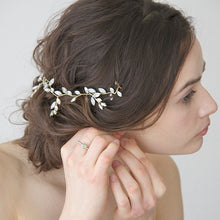画像をギャラリービューアに読み込む, ブライダル ウエディング髪飾り 半貴石のヘッドアクセ 和装 成人式 乳白 水色カラー 【ネージュ冠】