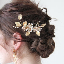 画像をギャラリービューアに読み込む, ブライダル ウェディング ゴールドヘッドアクセ ヘッドドレス 和装 成人式に【ストロベリーフラワー】