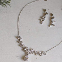 画像をギャラリービューアに読み込む, ブライダル ウエディングアクセサリー セット ネックレスとピアス ブライダル【リーフモチーフ】