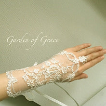 画像をギャラリービューアに読み込む, 繊細で美しいレース 他にないウエディンググローブ レースのフィンガーレスグローブ【クララフィンガーレスリボン付】