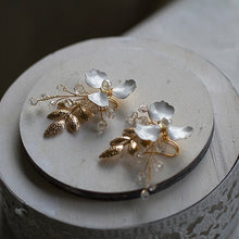 画像をギャラリービューアに読み込む, ブライダル ウエディングアクセサリー 揺れる ピアス お花モチーフ【アリッサムゴールドピアス】