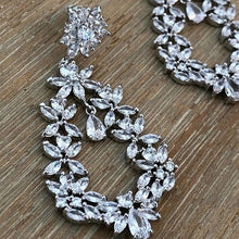 画像をギャラリービューアに読み込む, ブライダル ウェディング ウエディング小物 大ぶりサイズ ブライダルピアス パーティーにも【コローラ】