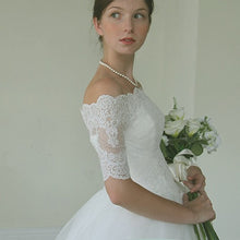 画像をギャラリービューアに読み込む, スカラップが美しいラッセルレースの オフショルダーウエディングボレロ【オフショルハーフボレロ】