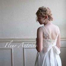 画像をギャラリービューアに読み込む, 透け感のあるチュールに光沢のあるコードレースが大人 ウエディングボレロ レーストップス【フルールボレロ】
