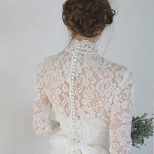 画像をギャラリービューアに読み込む, 上品なハイネックのレティチェラレース 長袖ウェディングボレロ クラシカルでとてもの人気デザイン【キャサリンボレロ】