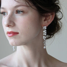 画像をギャラリービューアに読み込む, 揺れるキラッキラのジルコニア ブライダルピアス ウエディングピアス イヤリング パーティーにも【ウィステリア】