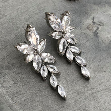 画像をギャラリービューアに読み込む, ブライダルピアス ウエディングアクセサリ− パーティーにも ウエディングピアス イヤリング【アルストロメリア】