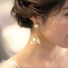 画像をギャラリービューアに読み込む, 揺れるビンテージなフラワーパーツ コットンパール ウエディングイヤリングwedding 【コーデリア】