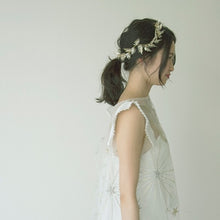 画像をギャラリービューアに読み込む, ボタニカルモチーフのバンブービーズギッシリのゴールド系ヘッドアクセ【ボタニカルbohビーズ冠】
