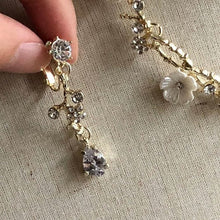 画像をギャラリービューアに読み込む, ウエディングセット ネックレス&rピアス ブライダル パーティーにも【ツルバラゴールドセット】