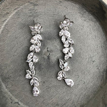 画像をギャラリービューアに読み込む, 揺れるキラッキラのジルコニア ブライダルピアス ウエディングピアス イヤリング パーティーにも【ウィステリア】