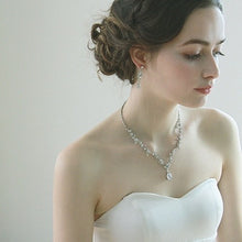 画像をギャラリービューアに読み込む, ティアラ ブライダル ウエディングティアラ ウエディングアクセサリーとsetも有ります 【蔓草とお花ティアラ】