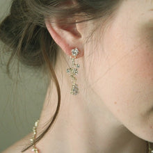 画像をギャラリービューアに読み込む, ウエディングセット ネックレス&rピアス ブライダル パーティーにも【ツルバラゴールドセット】