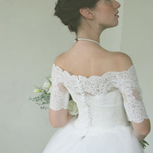 画像をギャラリービューアに読み込む, スカラップが美しいラッセルレースの オフショルダーウエディングボレロ【オフショルハーフボレロ】