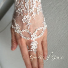 画像をギャラリービューアに読み込む, 繊細で美しいレース 他にないウエディンググローブ レースのフィンガーレスグローブ【クララフィンガーレスリボン付】