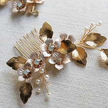 画像をギャラリービューアに読み込む, ブライダル ウェディング ゴールドヘッドアクセ ヘッドドレス 和装 成人式に【ストロベリーフラワー】