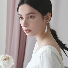 画像をギャラリービューアに読み込む, シンプルな揺れる雫パール 普段使いも◎ ウエディングアクセサリ イヤリング wedding 【ロングドロップパール】