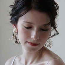 画像をギャラリービューアに読み込む, ブライダル ウェディング goldイヤリング ピアス ヘッドドレスとセットも◎【マルゴーイヤリング ピアス】