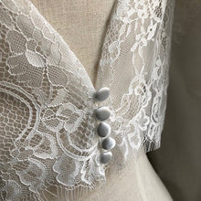 画像をギャラリービューアに読み込む, 肌ざわりのよい繊細なリバーレースで シンプルデザインが人気 半袖ウェディングボレロ【ジャルダン半袖ボレロ】