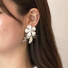 画像をギャラリービューアに読み込む, ネージュシリーズに新作◎ ウエディングアクセサリ イヤリング wedding【フラワーネージュ】