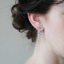 画像をギャラリービューアに読み込む, ブライダルピアス ウエディングアクセサリ− パーティーにも ウエディングピアス イヤリング【アルストロメリア】