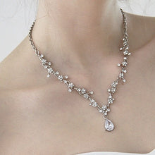 画像をギャラリービューアに読み込む, ブライダル ウエディングアクセサリーセット ネックレスとピアス(イヤリング) パーティーにも【蔓草とお花】