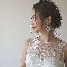 画像をギャラリービューアに読み込む, ブライダル ウェディング ウエディング小物 大ぶりサイズ ブライダルピアス パーティーにも【コローラ】