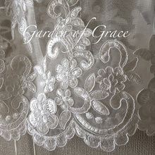 画像をギャラリービューアに読み込む, 透け感のあるチュールに光沢のあるコードレースが大人 ウエディングボレロ レーストップス【フルールボレロ】
