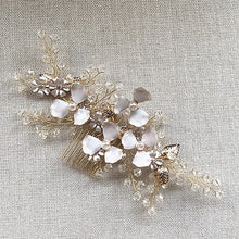 画像をギャラリービューアに読み込む, ブライダル ウエディングアクセサリー 揺れる ピアス お花モチーフ【アリッサムゴールドピアス】