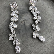 画像をギャラリービューアに読み込む, 揺れるキラッキラのジルコニア ブライダルピアス ウエディングピアス イヤリング パーティーにも【ウィステリア】