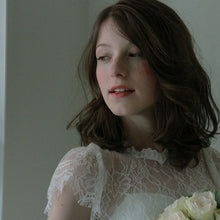 画像をギャラリービューアに読み込む, リバーレースが柔らかく包み込む 華奢見えキャップスリーブ ウエディングボレロ【リリーウエディングボレロ】