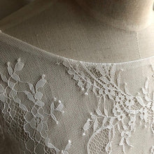 画像をギャラリービューアに読み込む, 肌ざわりのよい繊細なリバーレースで シンプルデザインが人気 半袖ウェディングボレロ【ジャルダン半袖ボレロ】