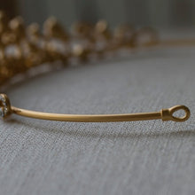 画像をギャラリービューアに読み込む, ブライダル ウェディング ウエディングティアラ ゴールドカラーのティアラ 【ゴールドティアラ】