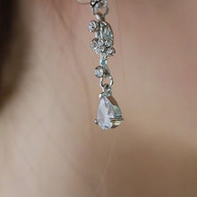 画像をギャラリービューアに読み込む, ブライダル ウエディングアクセサリーセット ネックレスとピアス(イヤリング) パーティーにも【蔓草とお花】