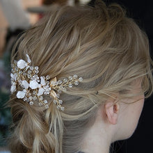 画像をギャラリービューアに読み込む, ブライダル ウエディングアクセサリー 揺れる ピアス お花モチーフ【アリッサムゴールドピアス】