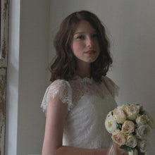 画像をギャラリービューアに読み込む, リバーレースが柔らかく包み込む 華奢見えキャップスリーブ ウエディングボレロ【リリーウエディングボレロ】