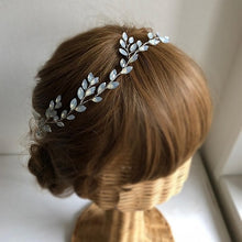 画像をギャラリービューアに読み込む, ブライダル ウエディング髪飾り 半貴石のヘッドアクセ 和装 成人式 乳白 水色カラー 【ネージュ冠】