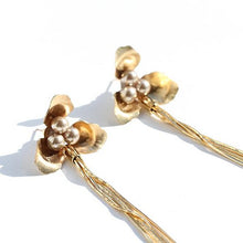 画像をギャラリービューアに読み込む, USAビンテージなフラワーパーツにゴールドデザイン ウエディングイヤリングwedding 【コクリコタッセル】