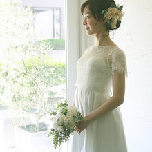 画像をギャラリービューアに読み込む, 肌ざわりのよい繊細なリバーレースで シンプルデザインが人気 半袖ウェディングボレロ【ジャルダン半袖ボレロ】