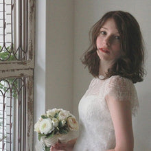 画像をギャラリービューアに読み込む, リバーレースが柔らかく包み込む 華奢見えキャップスリーブ ウエディングボレロ【リリーウエディングボレロ】