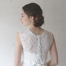 画像をギャラリービューアに読み込む, クラシカルで華やか レティチェレースのフレンチスリーブボレロ くるみボタン仕上げ【レティチェラフレンチボレロ】