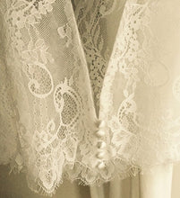 画像をギャラリービューアに読み込む, 肌ざわりのよい繊細なリバーレースで シンプルデザインが人気の ウェディングボレロ【ジャルダンノースリーブボレロ】