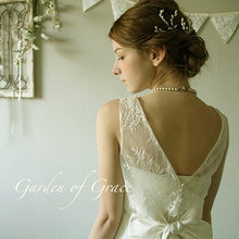 画像をギャラリービューアに読み込む, 肌ざわりのよい繊細なリバーレースで シンプルデザインが人気の ウェディングボレロ【ジャルダンノースリーブボレロ】