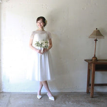 画像をギャラリービューアに読み込む, 肌ざわりのよい繊細なリバーレースで シンプルデザインが人気 半袖ウェディングボレロ【ジャルダン半袖ボレロ】