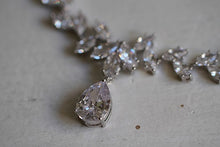 画像をギャラリービューアに読み込む, ブライダル ウエディングアクセサリー セット ネックレスとピアス ブライダル【リーフモチーフ】