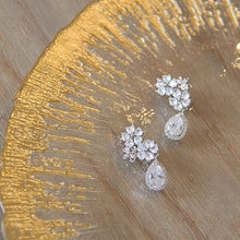 画像をギャラリービューアに読み込む, キラキラ美しいウエディングアクセサリー ブライダル ピアス/イヤリング品質良い【フルールブーケ 単品】